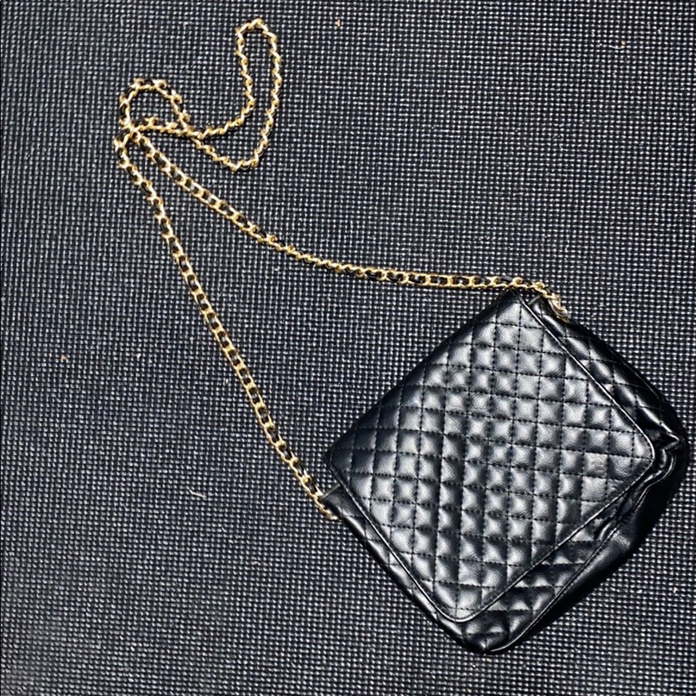 Classy black bag with gold chain